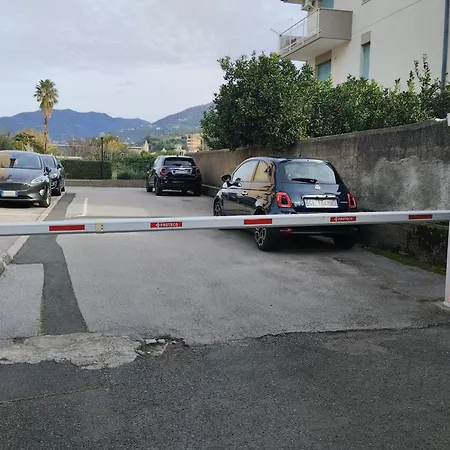 Con Posto Auto Privato Comodo A Centro E Spiagge Lägenhet Lavagna