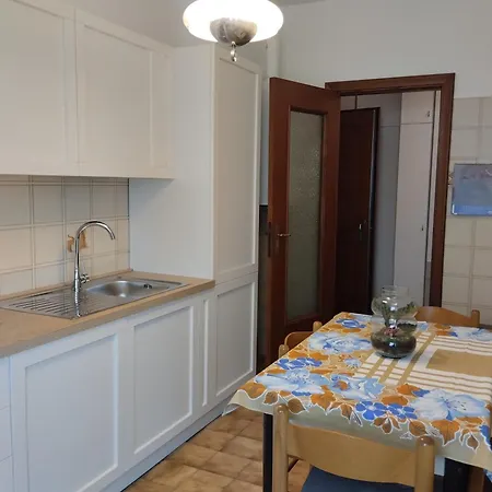 Con Posto Auto Apartment